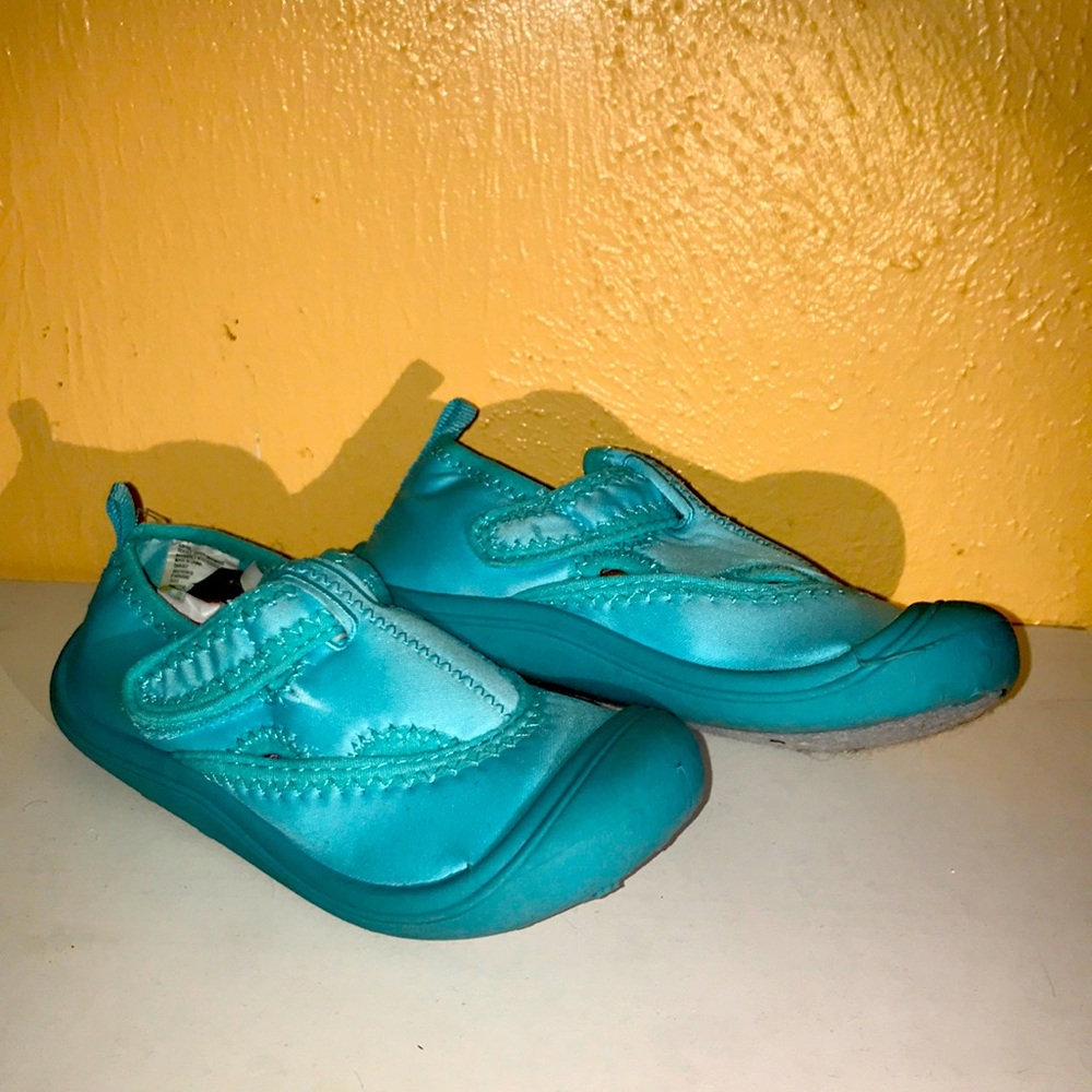 Toddler water shoes